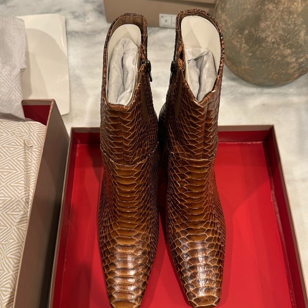 Donald Pliner Hinda Boots- Chestnut - Size 8